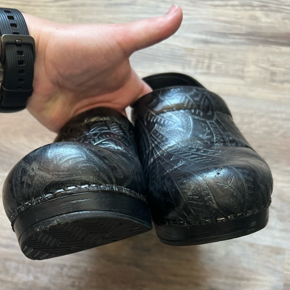 Dansko Professional Black Tooled Clogs Size 36 - Picture 4 of 7